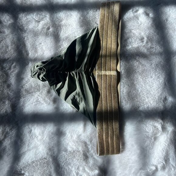 BEACH BUNNY SKIMPY BOTTOM.. - Picture 2 of 5